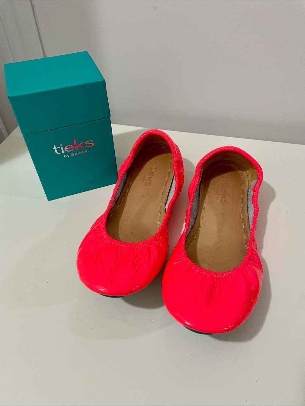 Tieks Patent Leather Ballet Flats in Pop Pink, Size 9